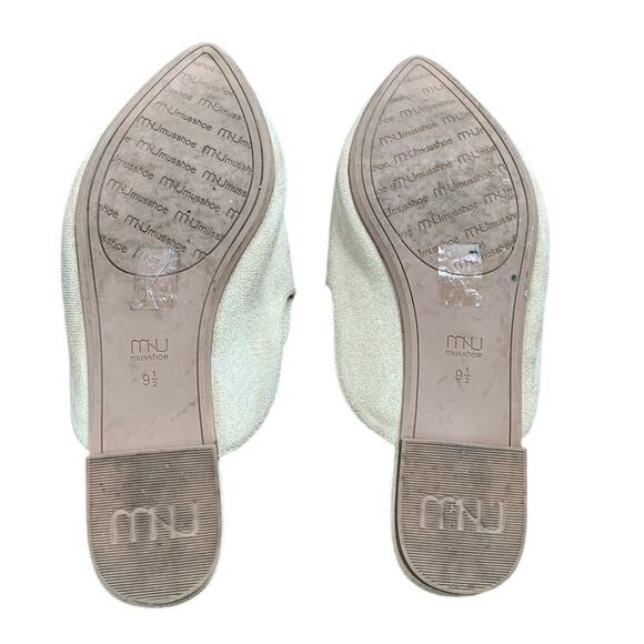Musshoe Womens Size 9.5 Beige Faux Suede Closed Pointy Toe Mules Flats Shoes - Picture 6 of 7
